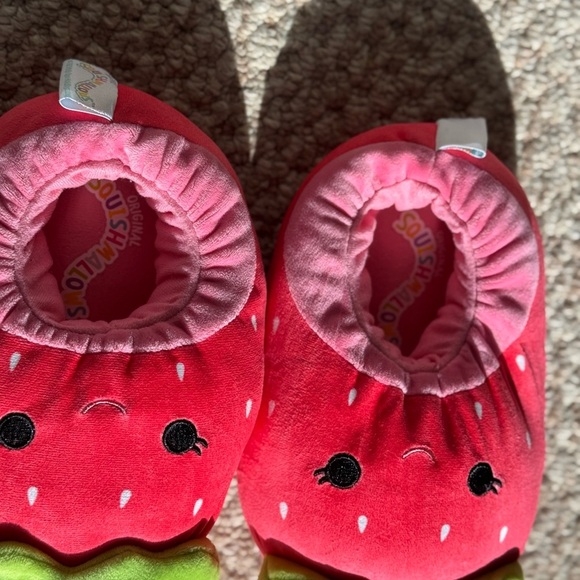 Squishmallows Strawberry Slipper - Kids' Size 2-3 - Picture 2 of 8